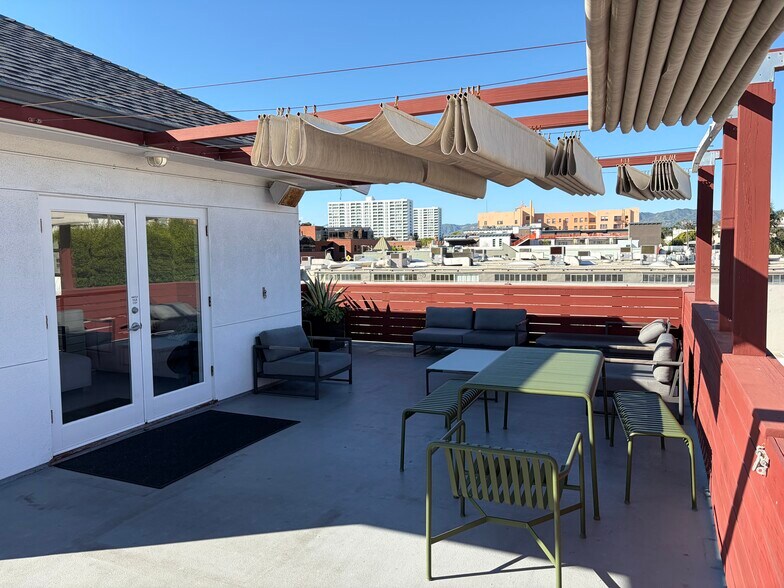 More Photos Of 248 Main St, Venice Light Distribution For Lease