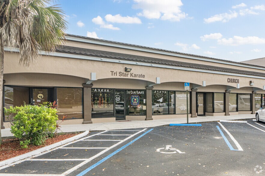 More Photos Of 7400-7448 Wiles Rd, Coral Springs Storefront Retail Office For Lease