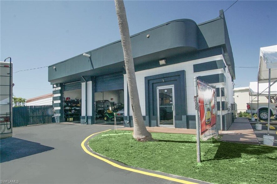 More Photos Of 16070 S Tamiami Trl, Fort Myers Auto Dealership For Sale