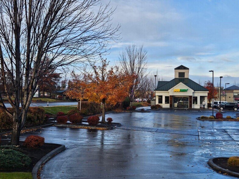 More Photos Of 515 NE Bellevue Dr, Bend Fast Food For Sale