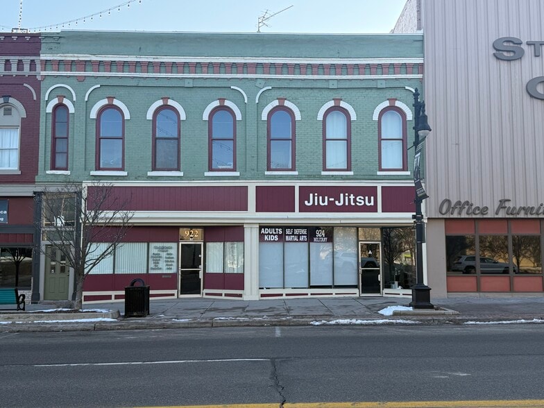 Primary Photo Of 922-924 Military St, Port Huron Storefront Retail Office For Sale