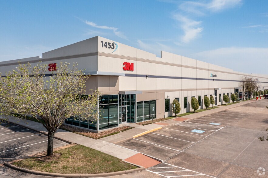 More Photos Of 1455 E Sam Houston Pky S, Pasadena Unknown For Lease