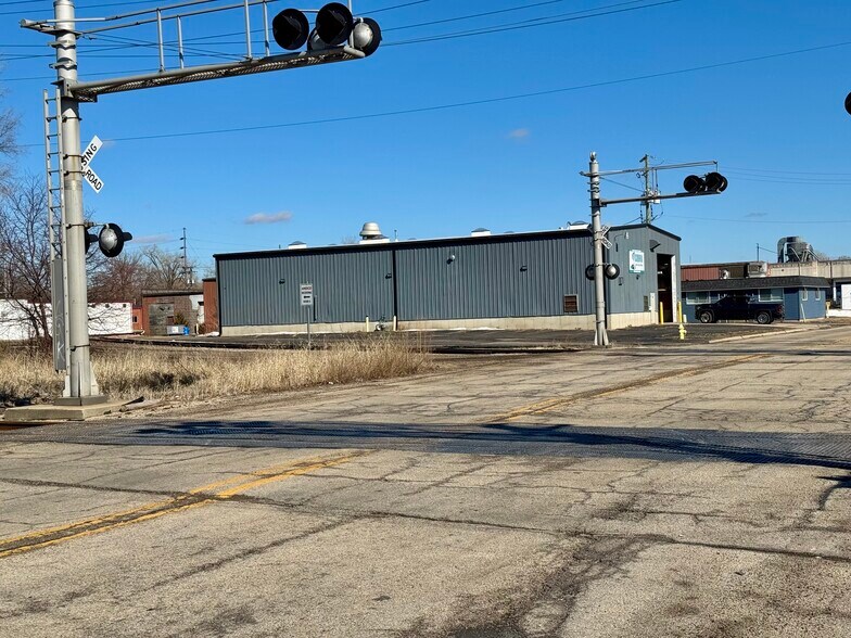 More Photos Of 1910-1912 23rd Ave, Rockford Manufacturing For Sale