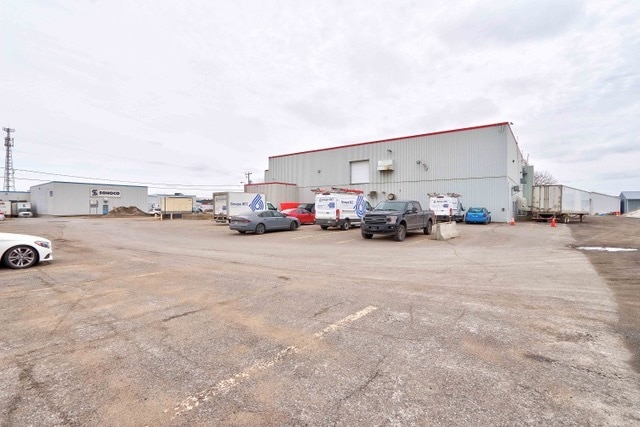 More Photos Of 521 Rue Des Érables, Trois-Rivières Manufacturing For Sale