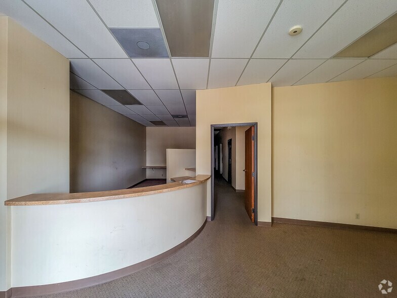 More Photos Of 2929-2951 Thousand Oaks Dr, San Antonio Storefront For Lease