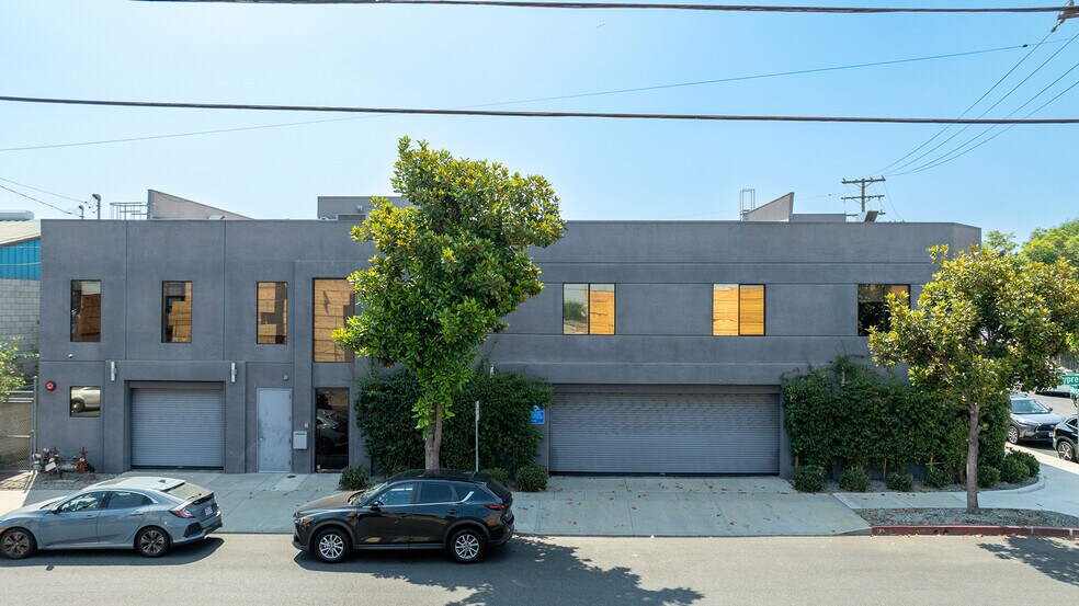 More Photos Of 120 W Cypress Ave, Burbank Office For Sale