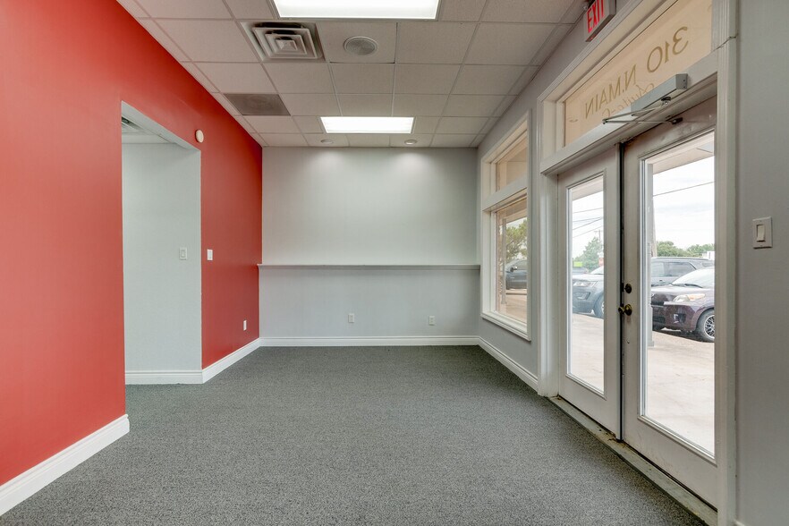 More Photos Of 310 N Main St, Keller Unknown For Lease