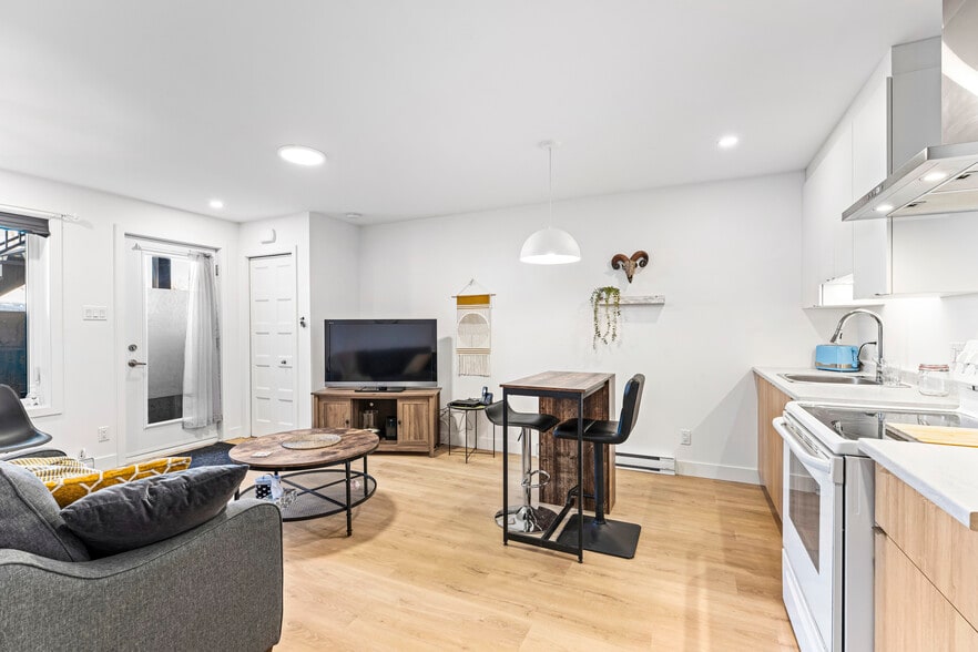 More Photos Of 365 Rue Adams E, Richmond Apartments For Sale
