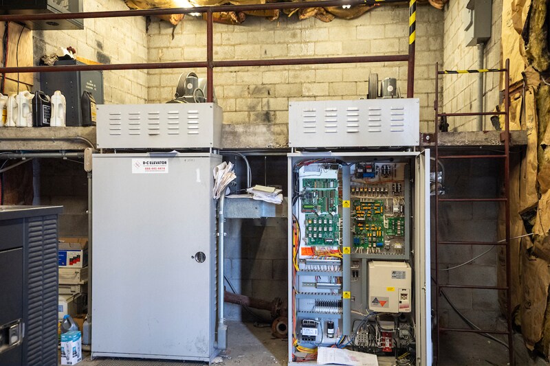 More Photos Of 333 Waller Ave, Lexington Medical For Sale