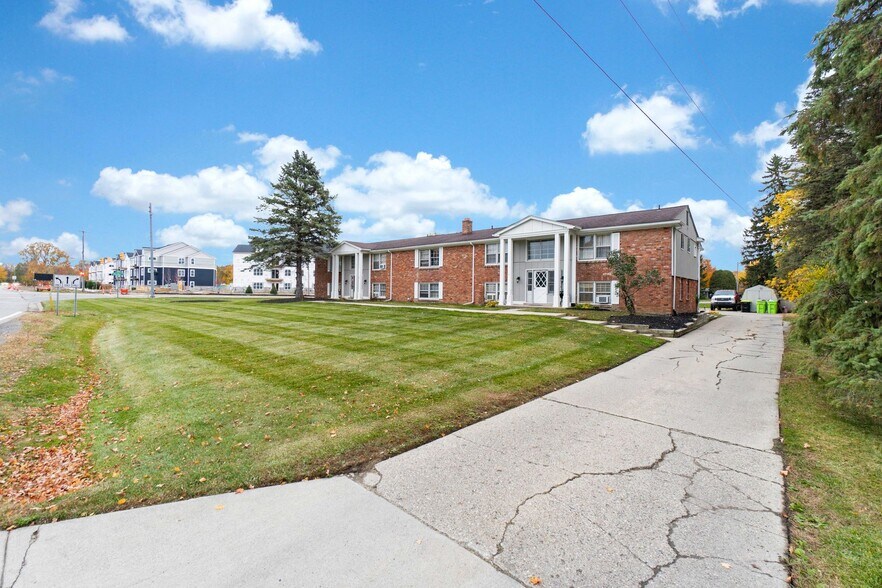 More Photos Of 1630 N Pontiac Trl, Walled Lake Apartments For Sale
