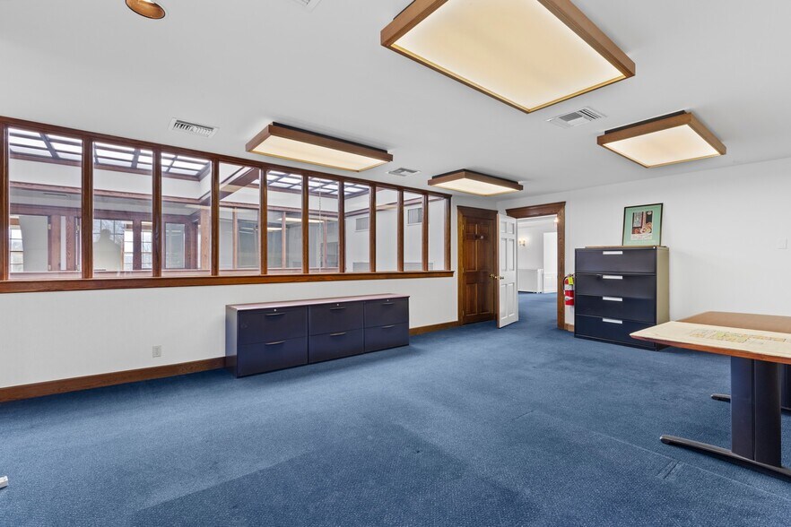 More Photos Of 31 N Main St, Essex Medical For Lease