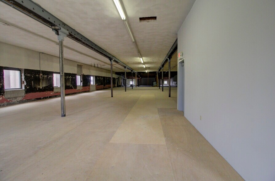 More Photos Of 224 E Main St, Ottawa Office For Sale