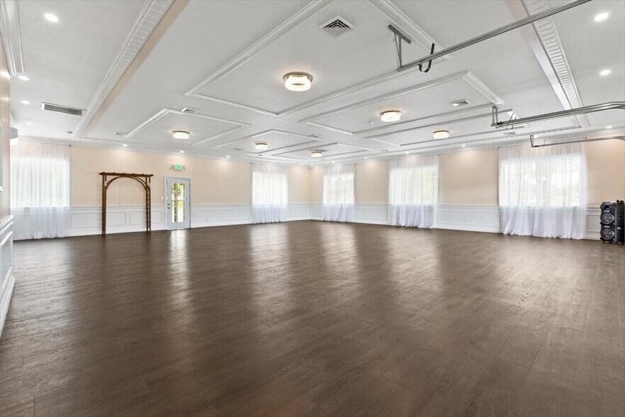More Photos Of 26 River St, Amsterdam Storefront Retail Office For Sale