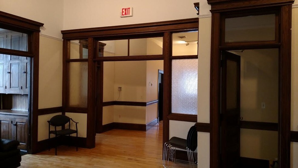 More Photos Of 2 E Broad St, Hopewell Office For Lease