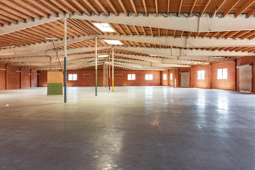 More Photos Of 5880 Adams Blvd, Culver City Industrial For Lease