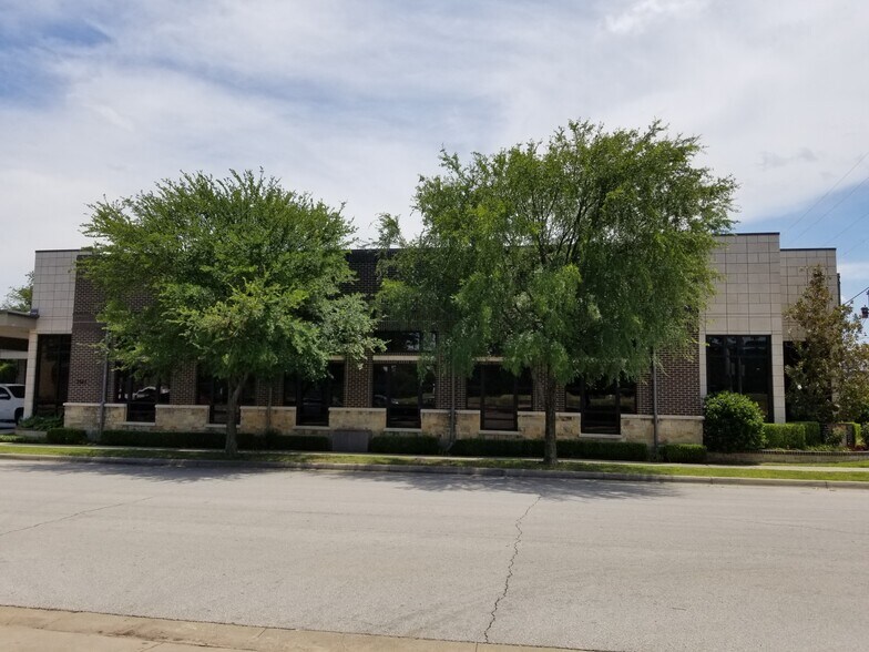 More Photos Of 3343 Locke Ave, Fort Worth Office For Lease