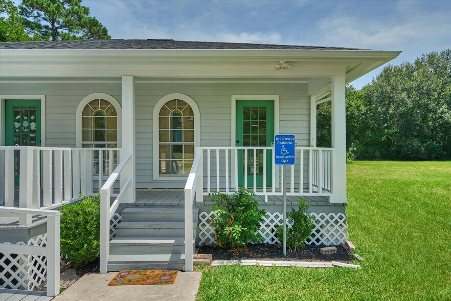 More Photos Of 33418 Lago Vista, Magnolia Office For Lease