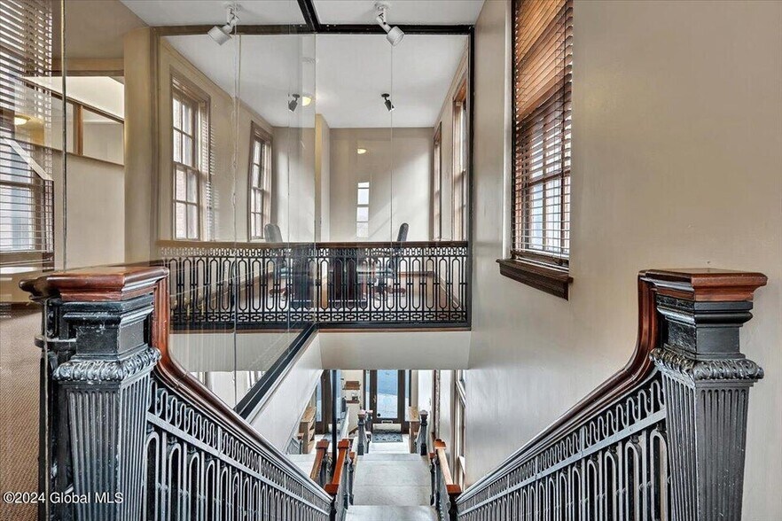 More Photos Of 48 Howard St, Albany Office For Sale