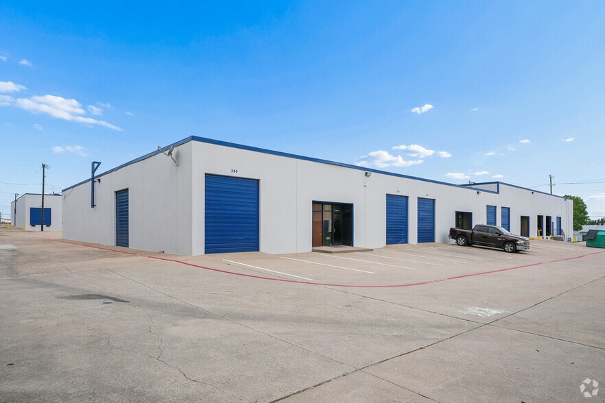 More Photos Of 2901 Suffolk Dr, Fort Worth Unknown For Lease