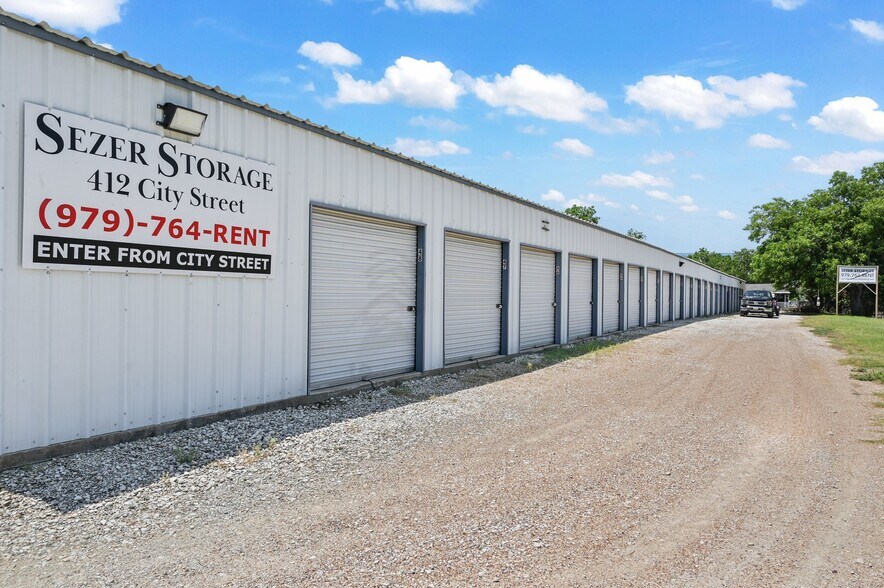 More Photos Of 412 City, Caldwell Self Storage For Sale