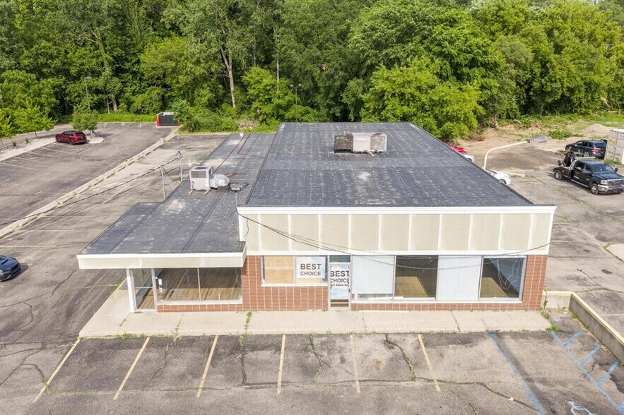 More Photos Of 2611 Alpine Ave, Grand Rapids Freestanding For Sale