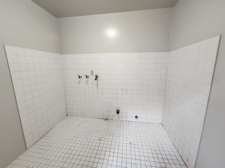 More Photos Of 4833 Lanier Rd, Chino Warehouse For Lease