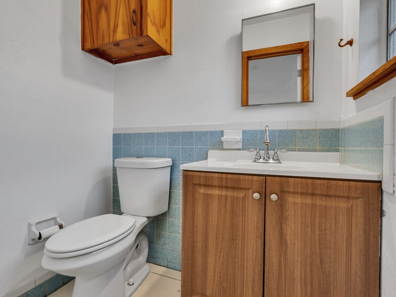 More Photos Of 2002 W Highway 6, Alvin Office For Sale