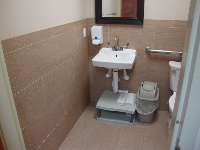 More Photos Of 167 Main St, Metuchen Medical For Lease