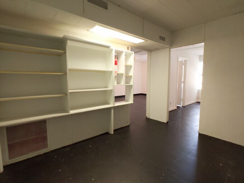 More Photos Of 2740 Devine St, Columbia Storefront Retail Office For Lease