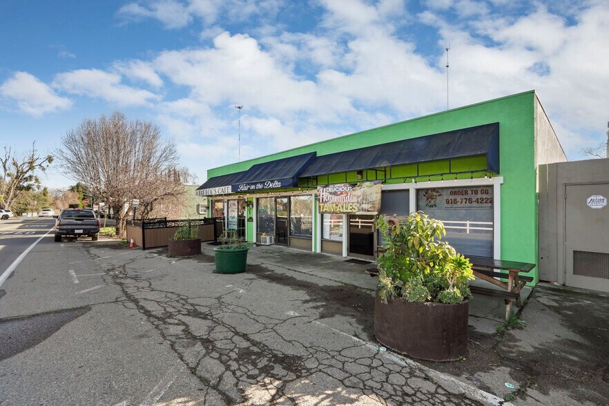 More Photos Of 14144 Market St, Walnut Grove Storefront For Sale