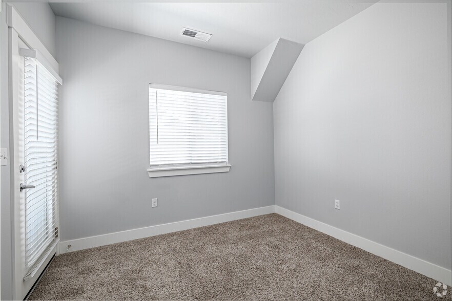 More Photos Of 5018 Hamlet Ln, Caldwell Apartments For Sale