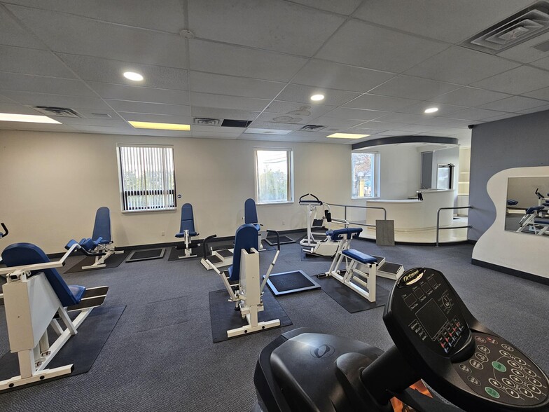 More Photos Of 166 E Jericho Tpke, Mineola Office For Lease