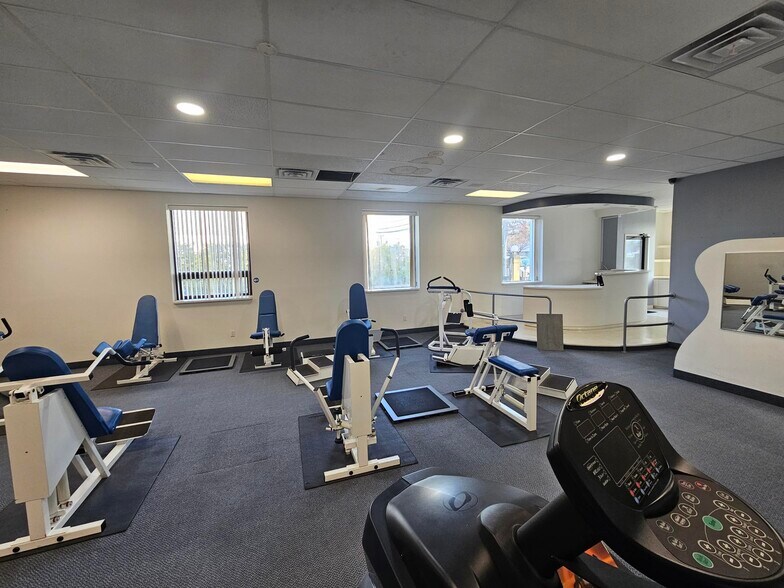 More Photos Of 166 E Jericho Tpke, Mineola Office For Lease