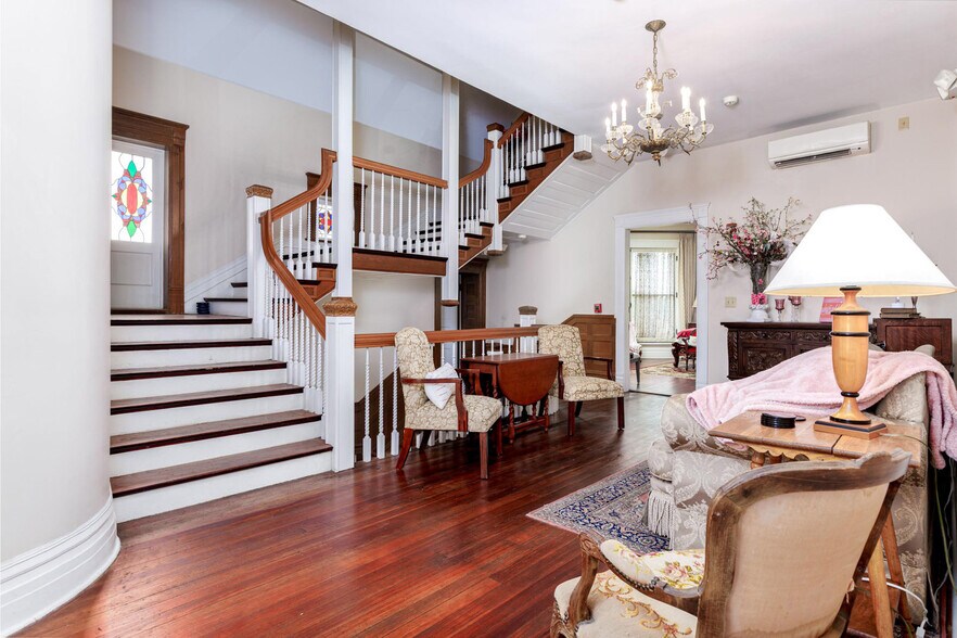 More Photos Of 950 E Grayson St, San Antonio Lodge Meeting Hall For Sale