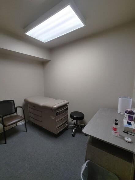 More Photos Of 1842 Noriega St, San Francisco Storefront Retail Office For Lease