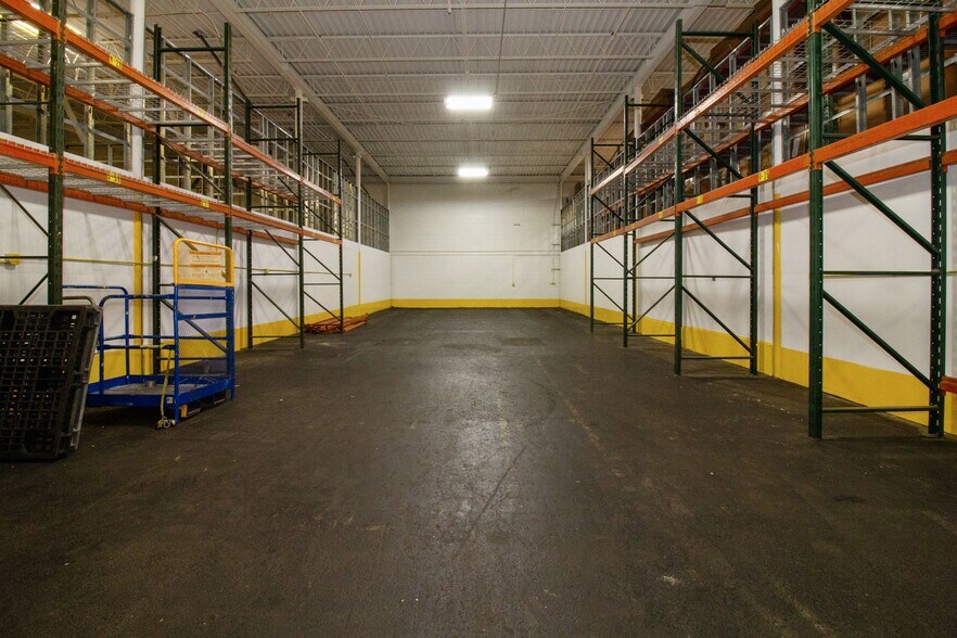 More Photos Of 202-206 Pegasus Ave, Northvale Warehouse For Lease