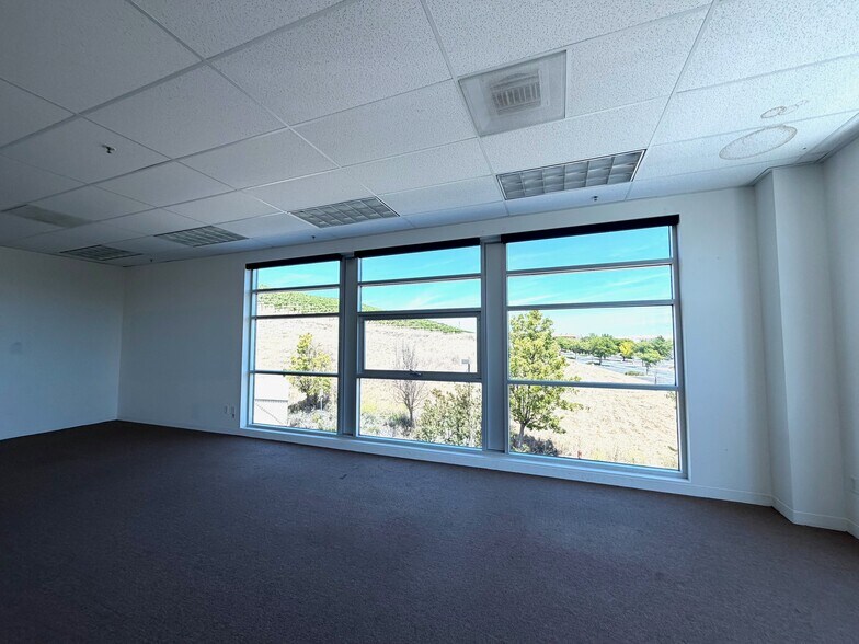 More Photos Of 3163-3179 Independence Dr, Livermore Research And Development For Sale