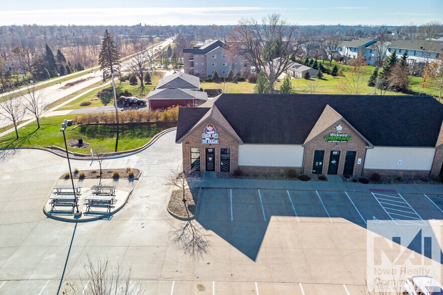 More Photos Of 955 29th Ave, Marion General Retail For Lease