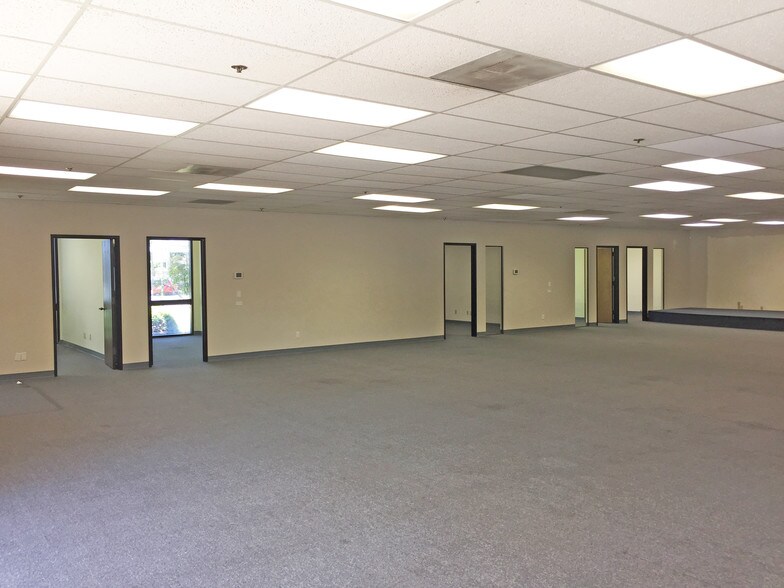 More Photos Of 1350-1362 Ridder Park Dr, San Jose Showroom For Lease