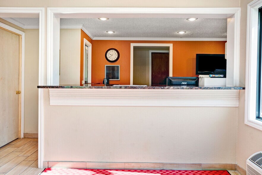 More Photos Of 7887 17 Mile Rd, Sterling Heights Hotel For Sale