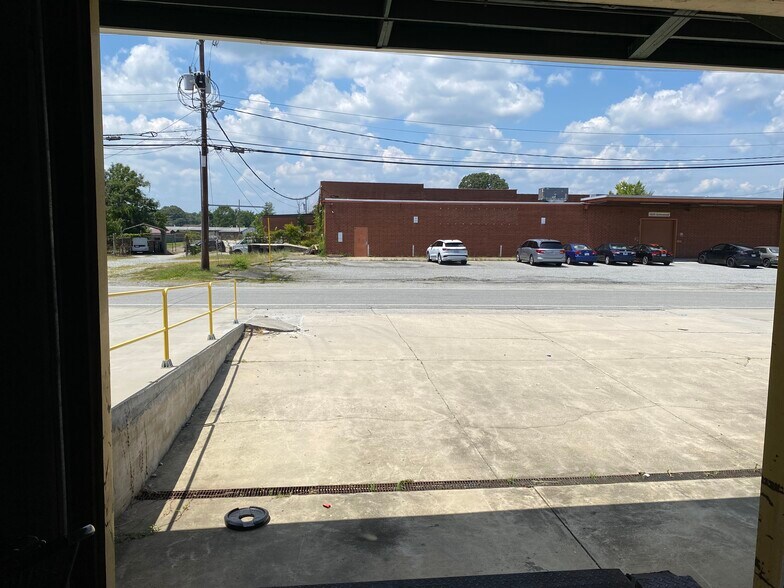 More Photos Of 1024 Gatewood Ave, Greensboro Warehouse For Lease