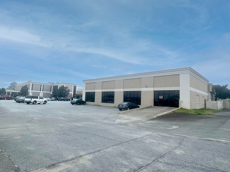 More Photos Of 111 Fieldstone Dr, Milledgeville Office For Lease