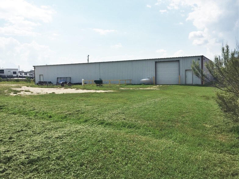 More Photos Of 3517 W Highway 90, Seguin Warehouse For Lease