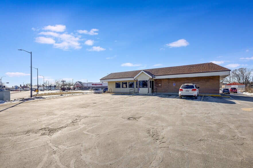 More Photos Of 2604 Custer St, Manitowoc General Retail For Sale