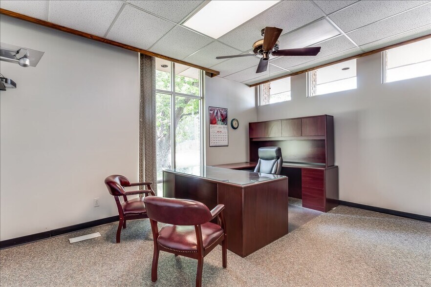 More Photos Of 116 S Lincoln St, Arlington Office For Sale