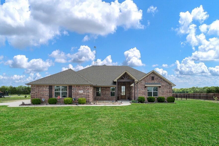 More Photos Of 667 County Road 4935, Trenton Service For Sale