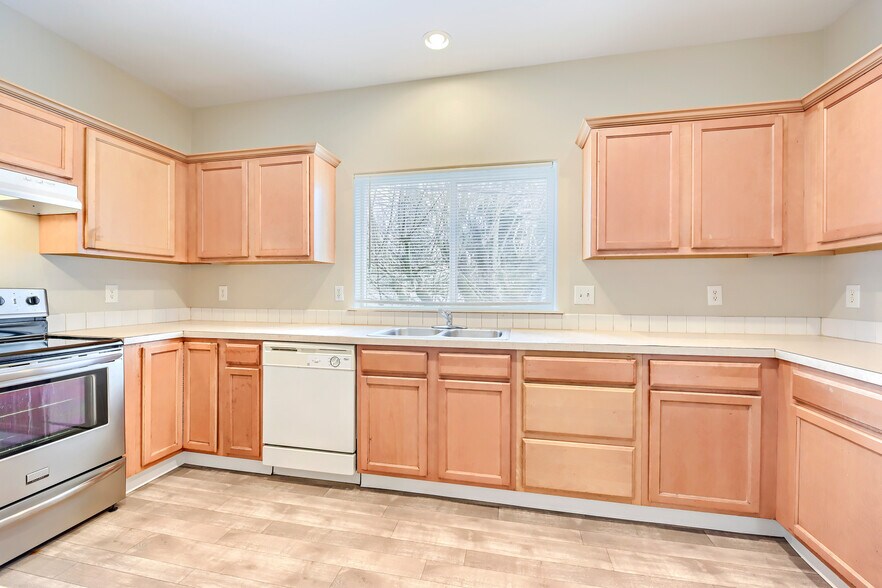 More Photos Of 8423-8451 SE Brooklyn St, Portland Apartments For Sale