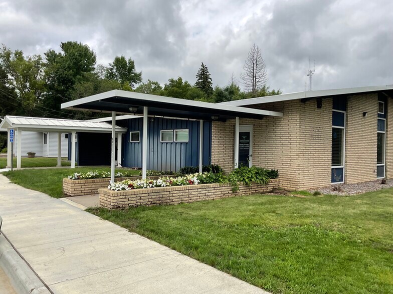 More Photos Of 400 Broadway Ave N, Foley Office For Sale