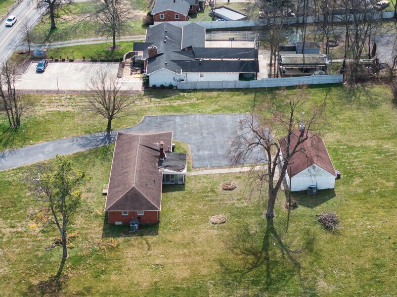 More Photos Of 611 New Shackle Island Rd, Hendersonville Flex For Sale
