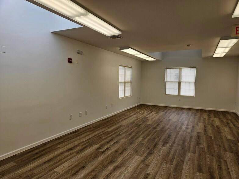 More Photos Of 5 Walter E Foran Blvd, Flemington Medical For Lease